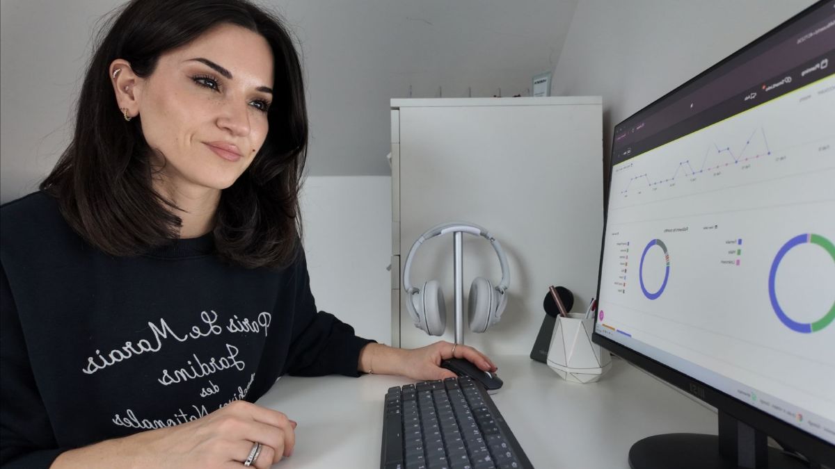 Hanna managing social media analytics